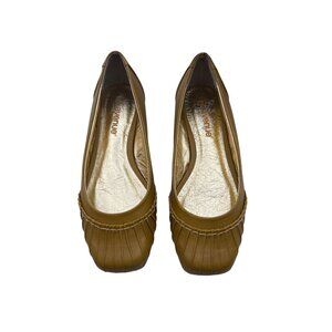 Avenue Size 9W Ruffled Top Design Mustard Yellow Flats Womens By Avenue F